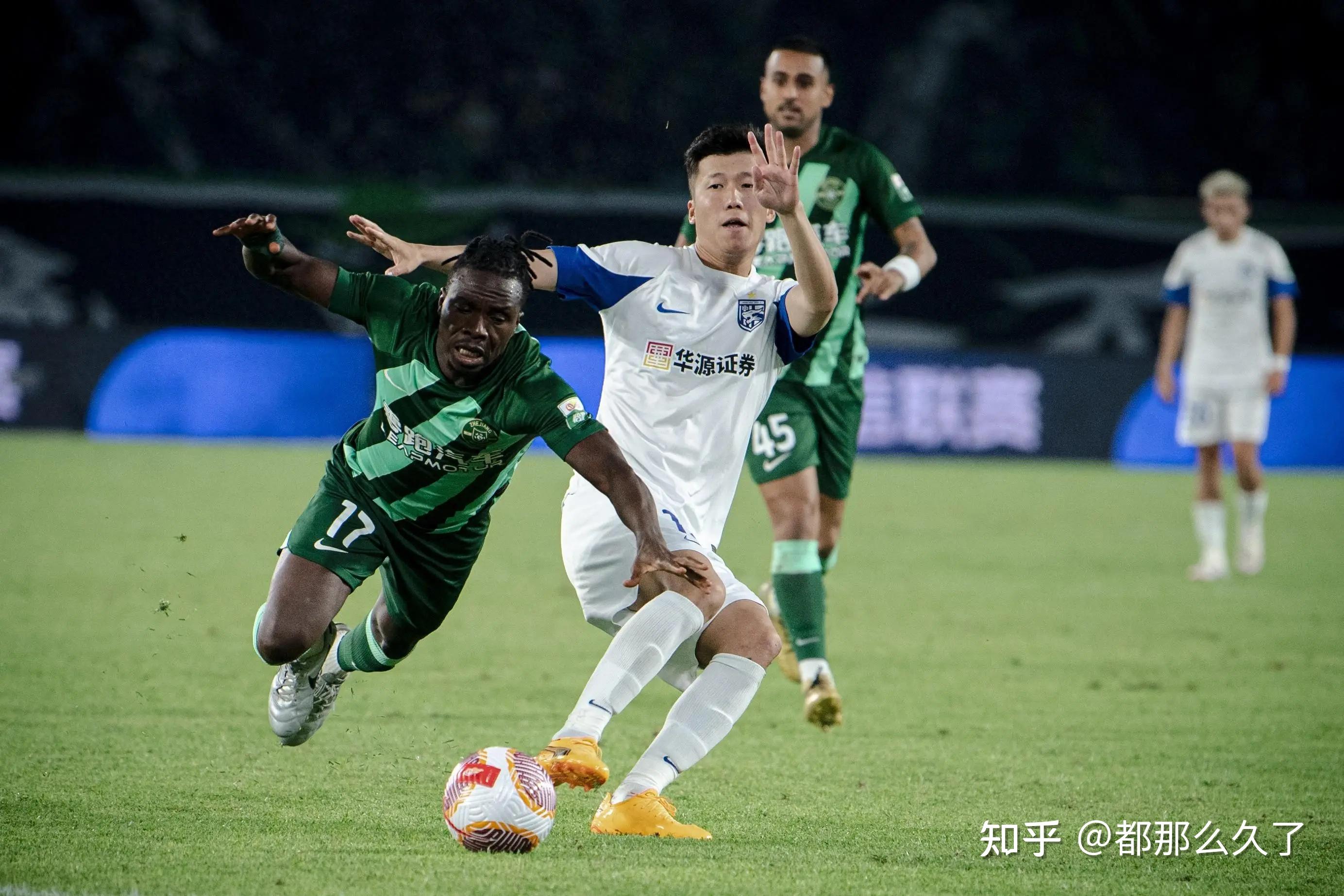 九游会-武汉三镇迎NBA常规赛关键赛，冲刺阶段再遭质疑，赛场秩序良好，临场指挥获称赞的简单介绍